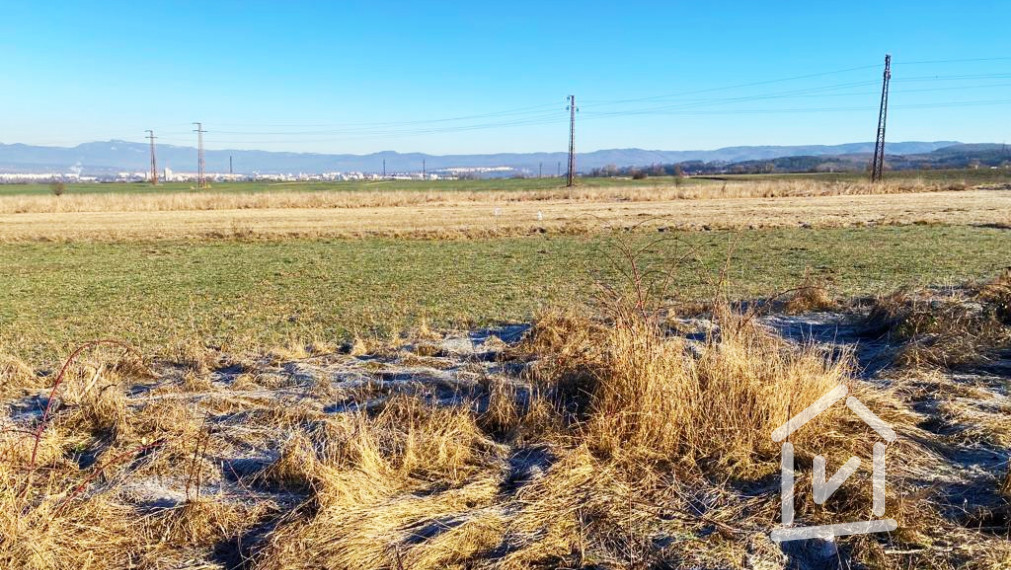 PREDANÉ -Lukratívny pozemok v top lokalite, vhodný na investíciu aj bývanie - Koš - 660 m2