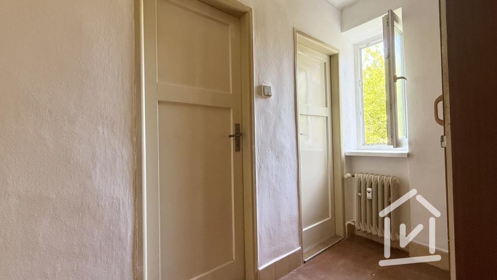 PREDANÉ: 2 - izbový byt v lukratívnej lokalite na Starom sídlisku v Prievidzi