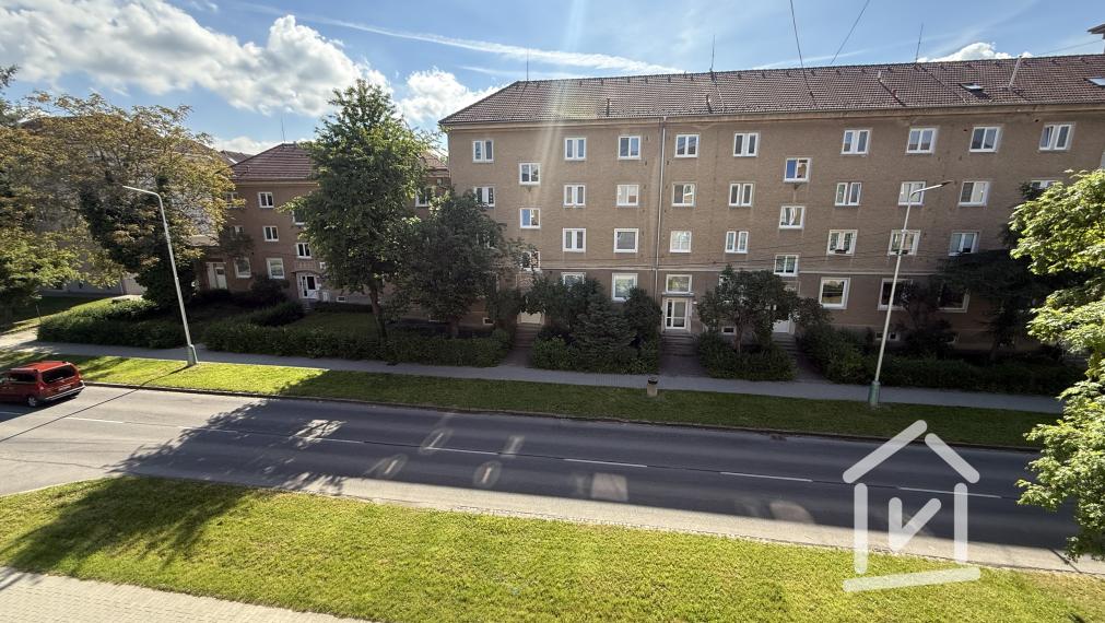 PREDANÉ: 2 - izbový byt v lukratívnej lokalite na Starom sídlisku v Prievidzi