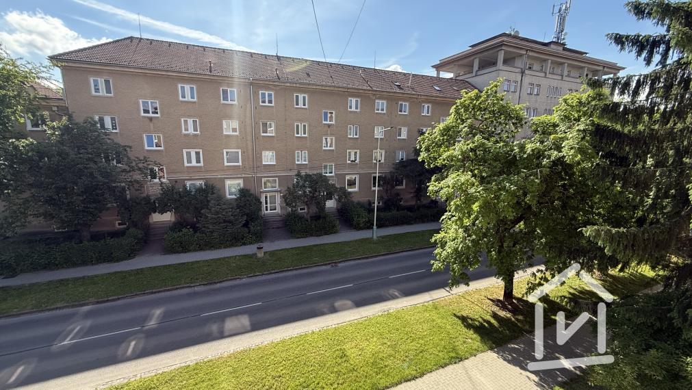 PREDANÉ: 2 - izbový byt v lukratívnej lokalite na Starom sídlisku v Prievidzi