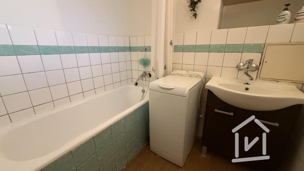 PREDANÉ: 2 - izbový byt v lukratívnej lokalite na Starom sídlisku v Prievidzi