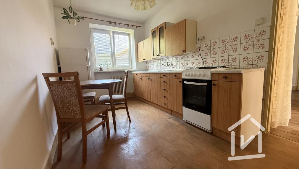 PREDANÉ: 2 - izbový byt v lukratívnej lokalite na Starom sídlisku v Prievidzi