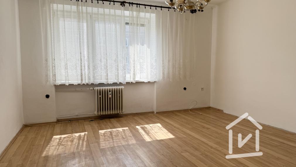 PREDANÉ: 2 - izbový byt v lukratívnej lokalite na Starom sídlisku v Prievidzi