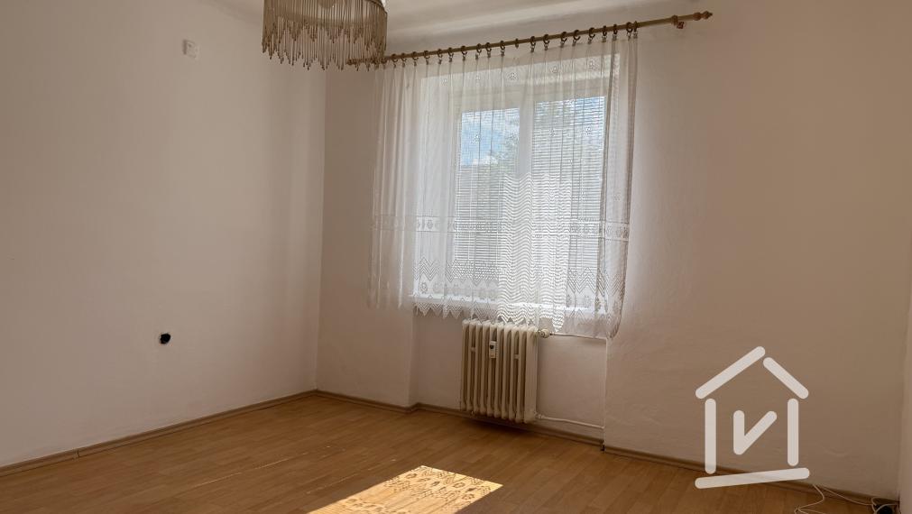 PREDANÉ: 2 - izbový byt v lukratívnej lokalite na Starom sídlisku v Prievidzi