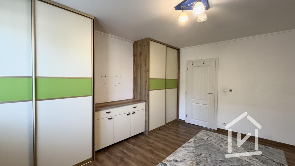 Veľký 4-izbový rodinný dom s bazénom, Krásno - Partizánske