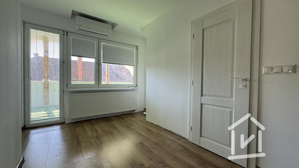 Veľký 4-izbový rodinný dom s bazénom, Krásno - Partizánske