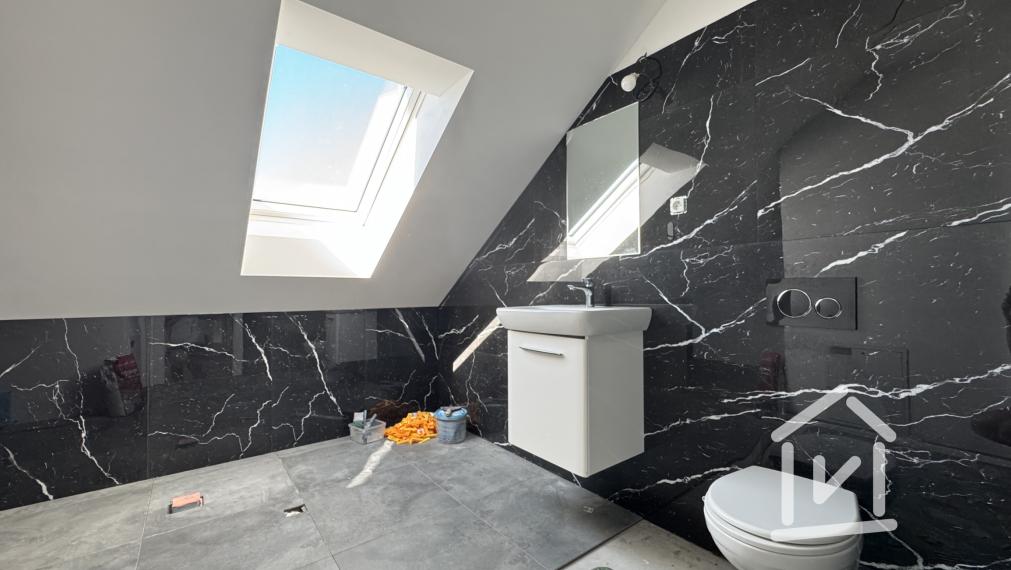 Veľký 4-izbový rodinný dom s bazénom, Krásno - Partizánske