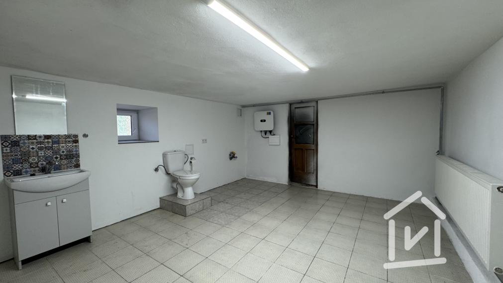 Veľký 4-izbový rodinný dom s bazénom, Krásno - Partizánske