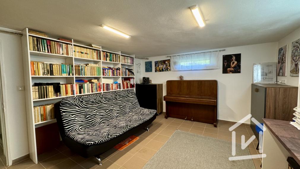 Veľký 4-izbový rodinný dom s bazénom, Krásno - Partizánske