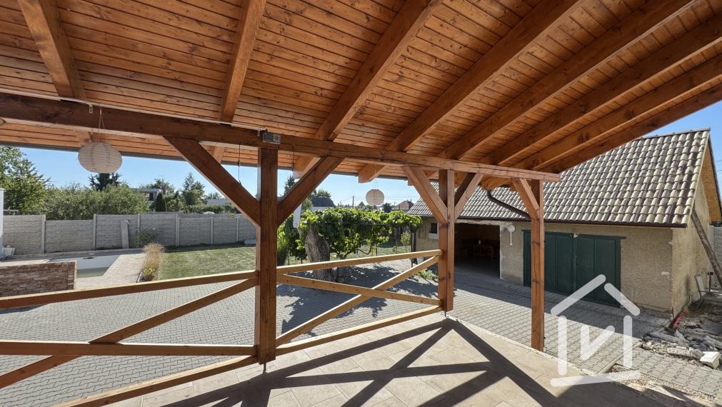 Veľký 4-izbový rodinný dom s bazénom, Krásno - Partizánske