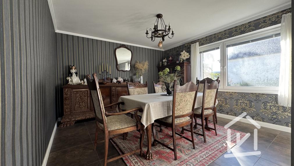 Veľký 4-izbový rodinný dom s bazénom, Krásno - Partizánske