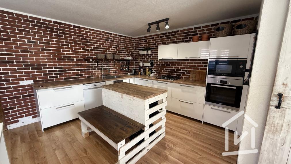 REZERVOVANÉ - Predaj 2 generačného domu s veľkým potenciálom