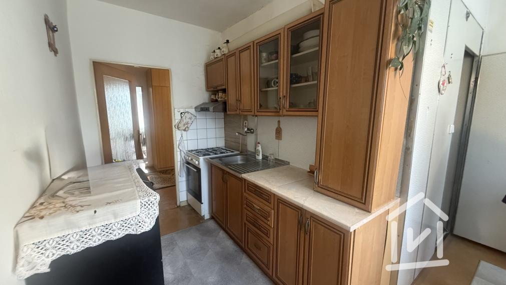 REZERVOVANÉ_ Výnimočný 2,5 izbový byt v pôvodnom stave Prievidza, Nábr. Sv. Cyrila