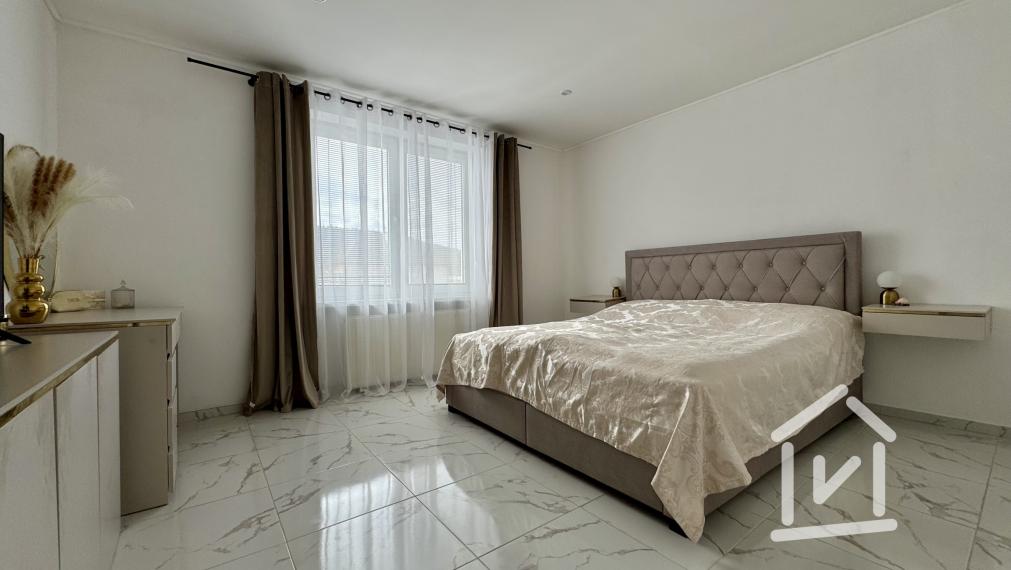 4 izbový rodinný dom s garážou v centre mesta, Partizánske