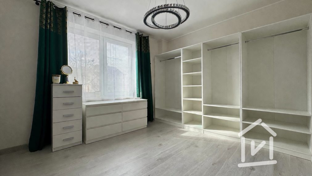 4 izbový rodinný dom s garážou v centre mesta, Partizánske