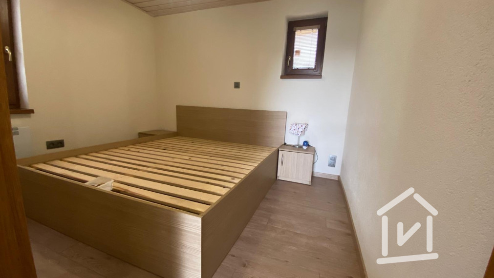 ŠTÝLOVÁ CHATA V NITRIANSKOM RUDNE S TERASOU A SAMOSTATNOU GARÁŽOU