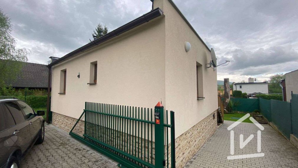 ŠTÝLOVÁ CHATA V NITRIANSKOM RUDNE S TERASOU A SAMOSTATNOU GARÁŽOU