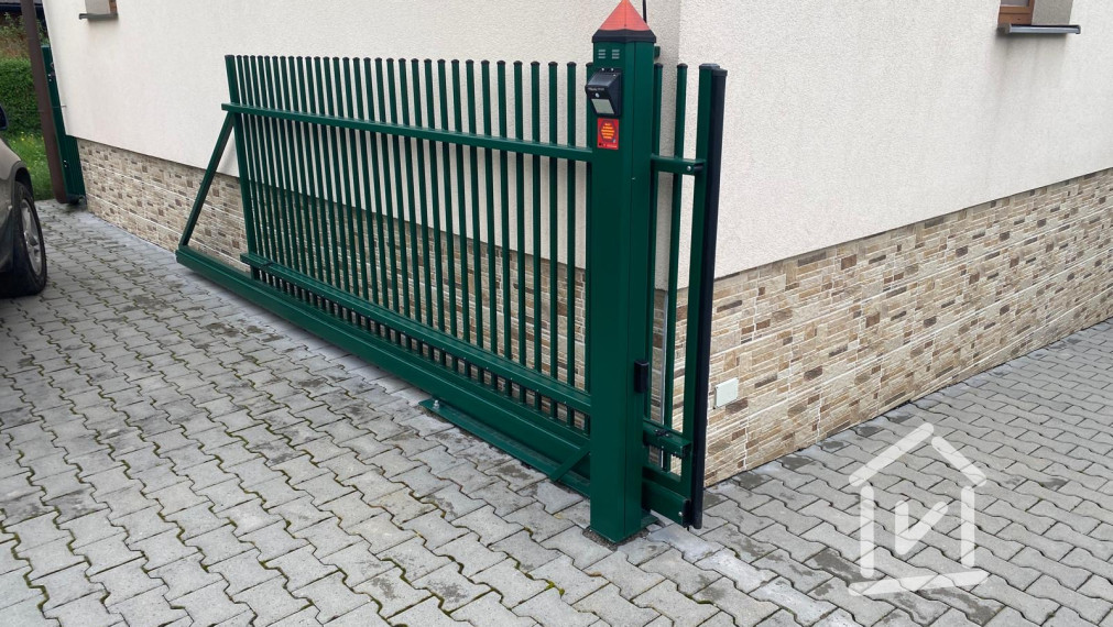 ŠTÝLOVÁ CHATA V NITRIANSKOM RUDNE S TERASOU A SAMOSTATNOU GARÁŽOU