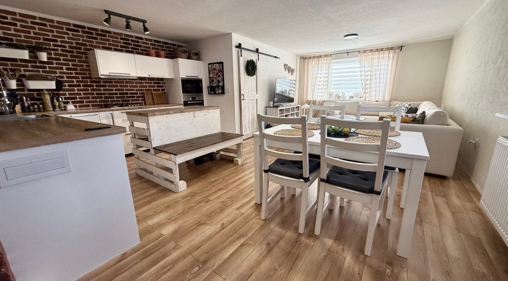 REZERVOVANÉ - Predaj 2 generačného domu s veľkým potenciálom