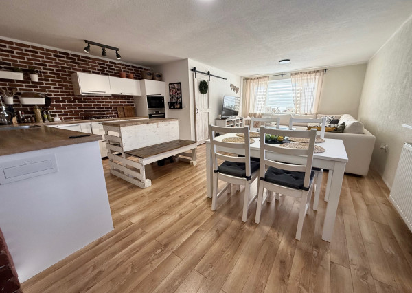 REZERVOVANÉ - Predaj 2 generačného domu s veľkým potenciálom